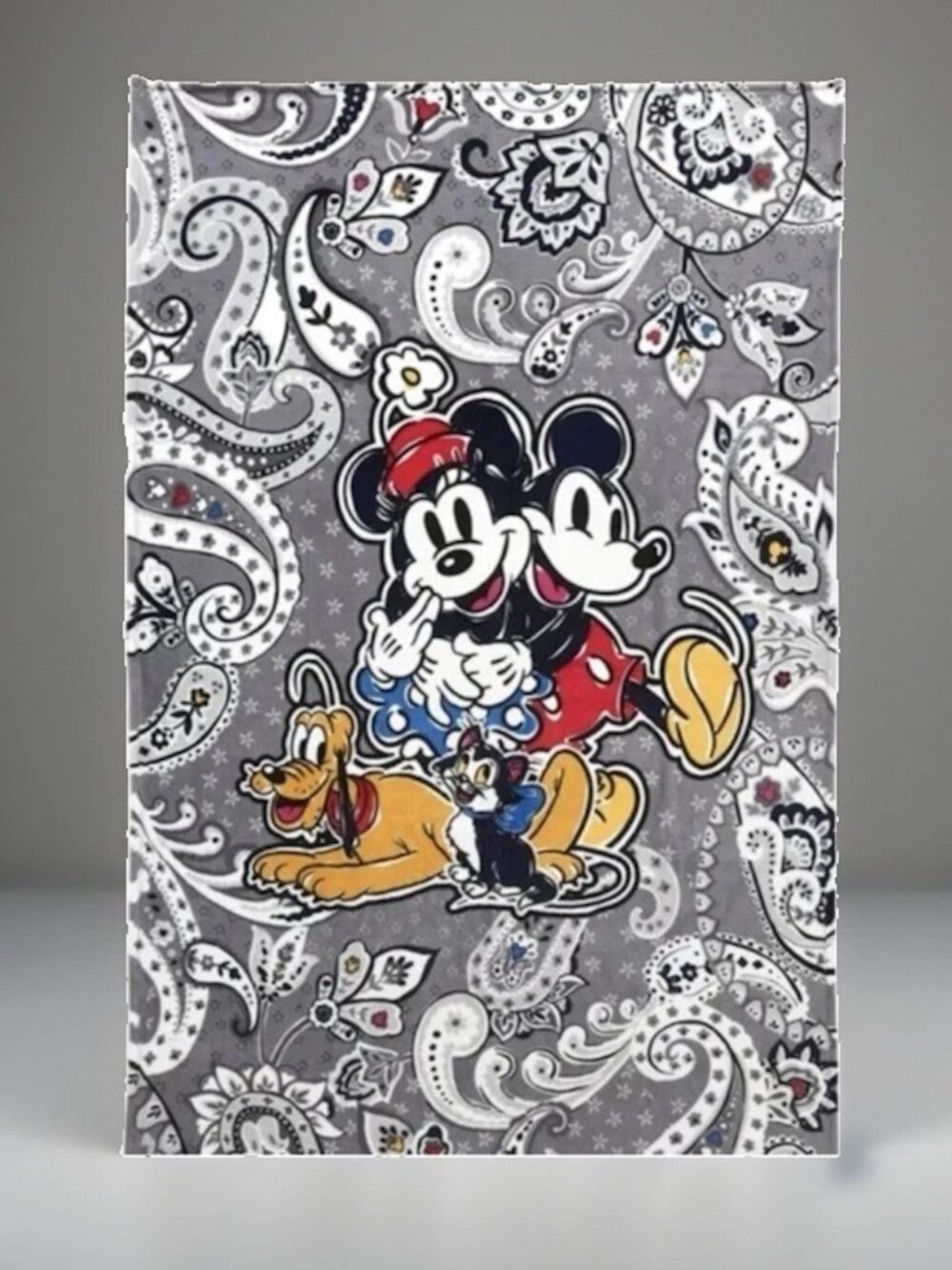 Vera Bradley Disney NWT Throw Blanket MICKEY MOUSE FAMILY FUN MULTI MINNIE Gray